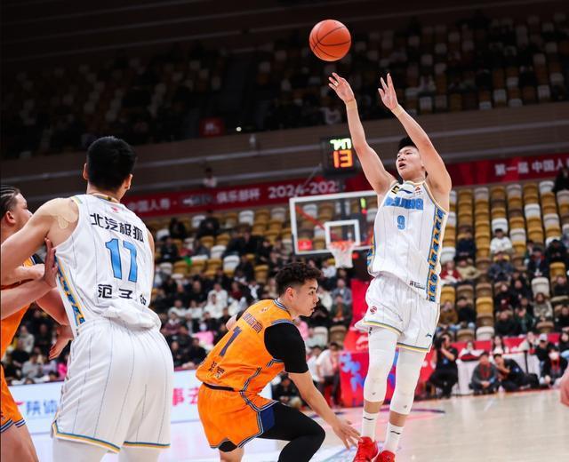 专业篮球联赛最新动态：北京队击败上海队的简单介绍