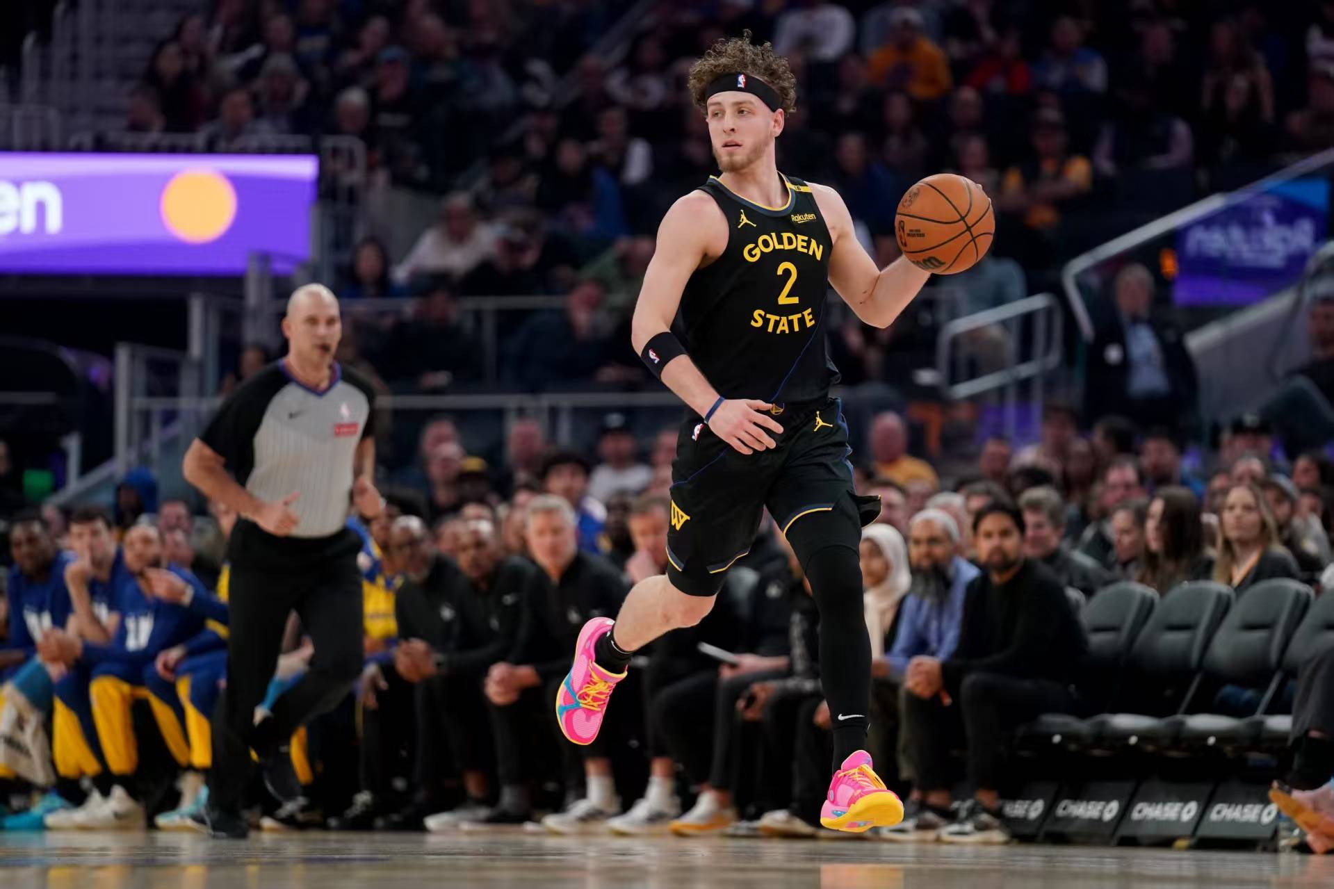 猛龙队成功将比分拉开领先东部联盟的简单介绍