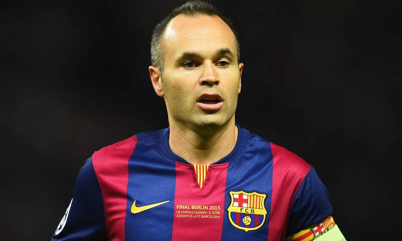 巴萨老将伊涅斯塔伤退，球队困境加重