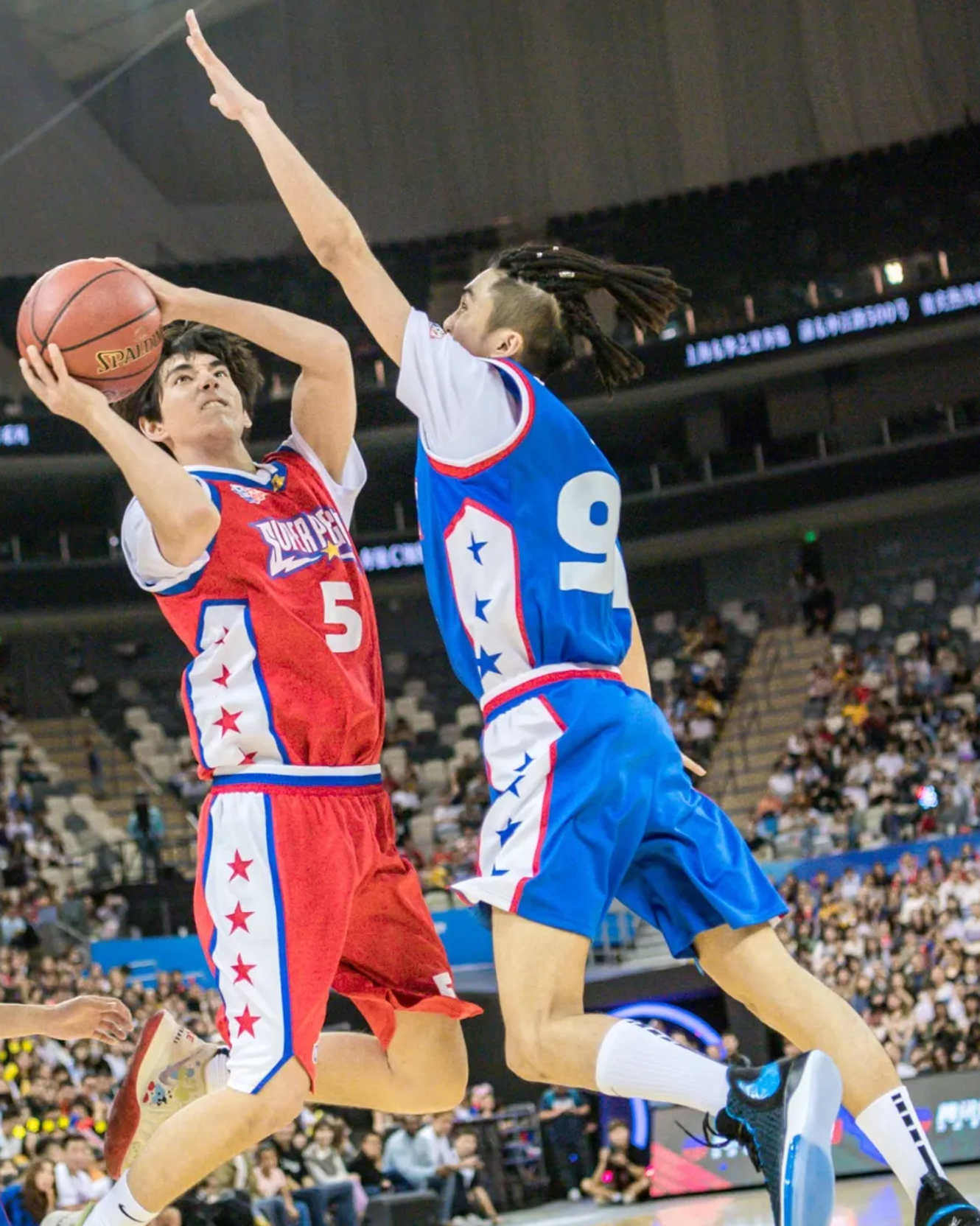 篮球队伍默契配合无懈可击 篮球队伍默契配合无懈可击