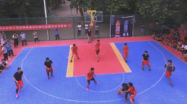 篮球队伍默契配合无懈可击 篮球队伍默契配合无懈可击