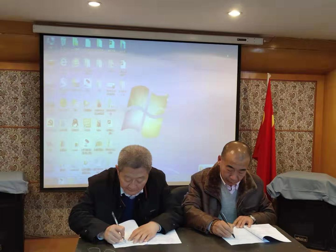 足球俱乐部召开年终总结会，展望未来发展方向的简单介绍