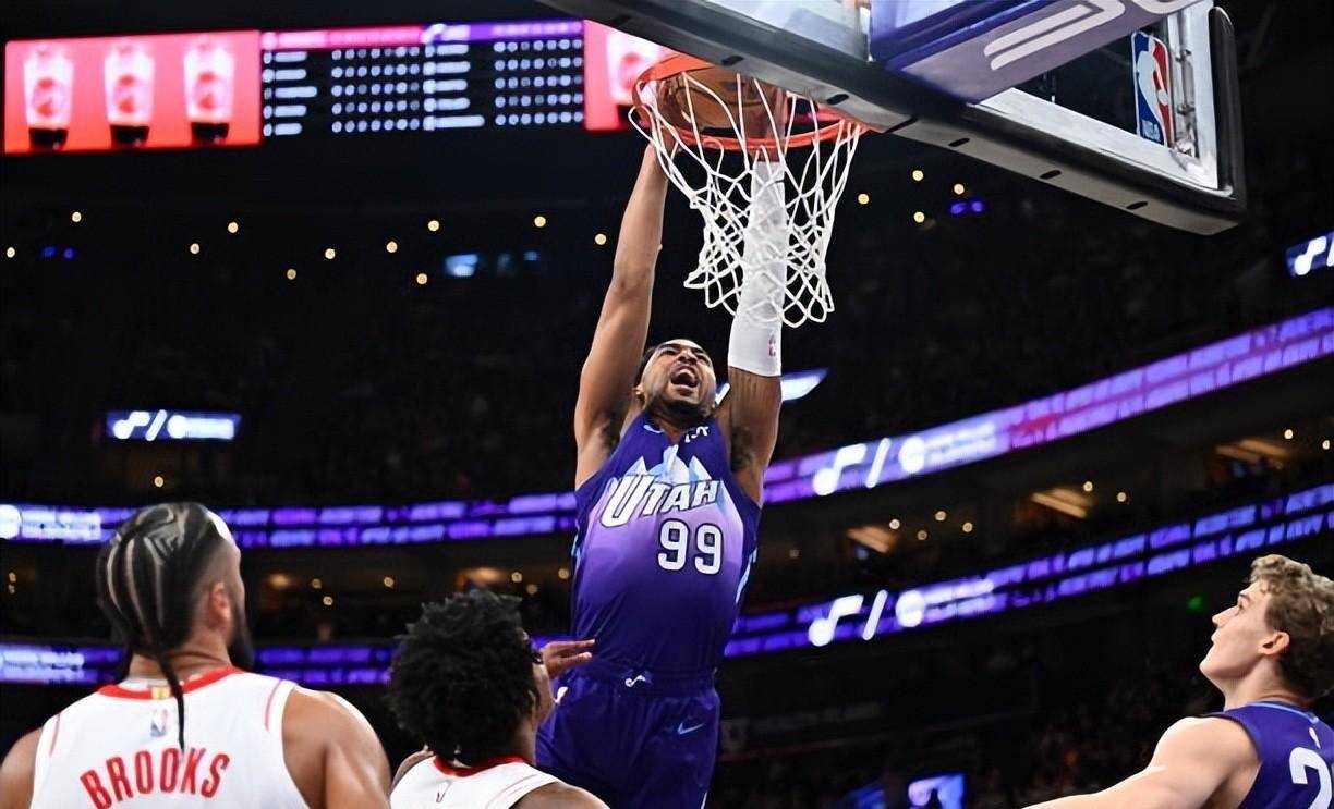 爵士队员表现出色，大胜对手