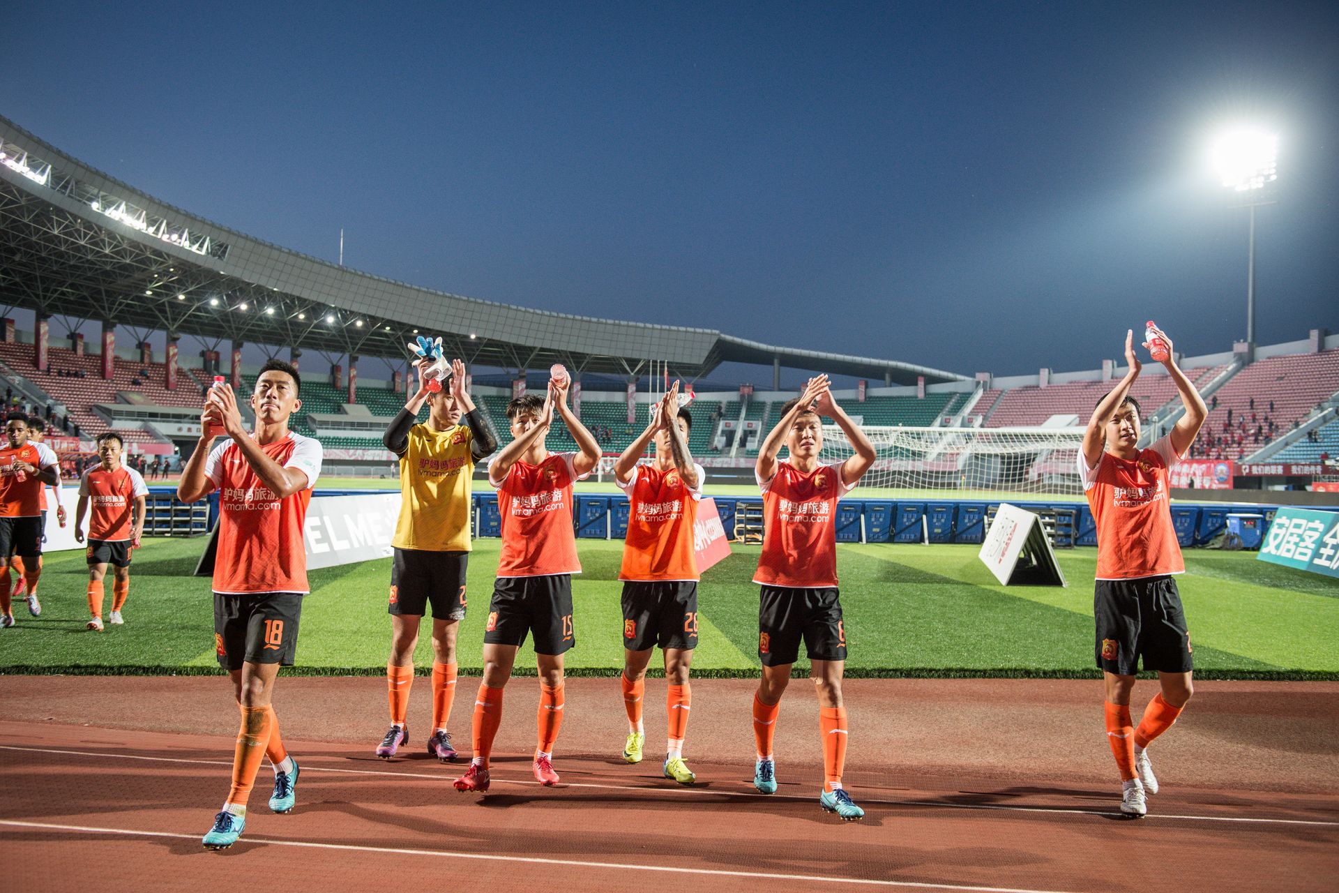 武汉卓尔客场击败天津天海，夺取胜利