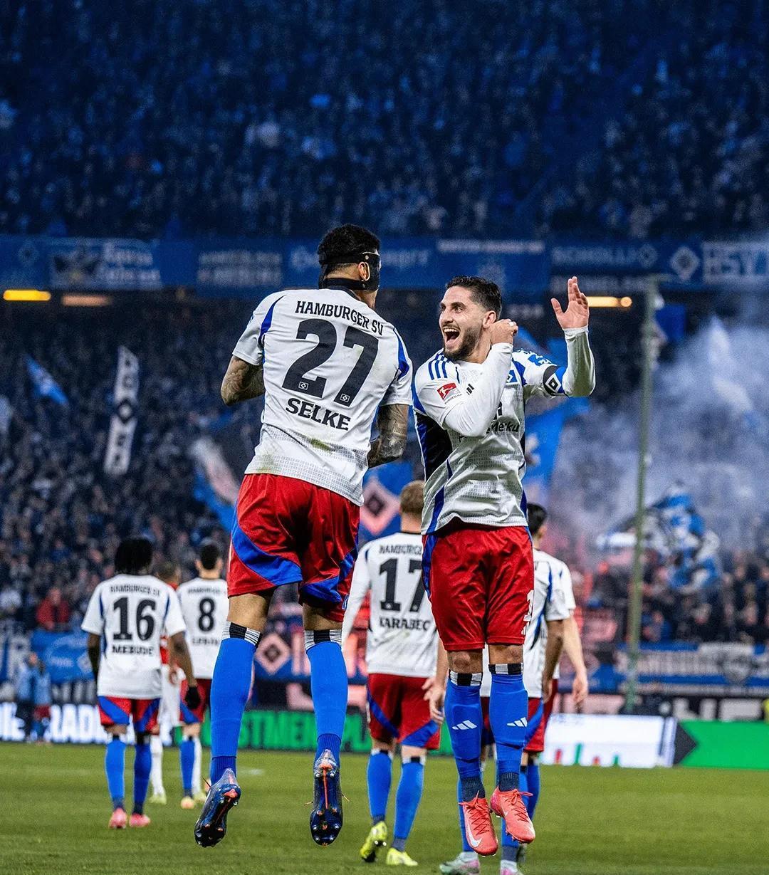 柏林赫塔主场逆转沙尔克握手言和 柏林赫塔主场逆转沙尔克握手言和