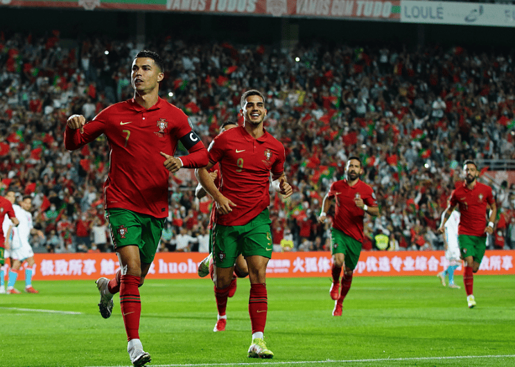 波兰队在激烈比赛中坚持到最后取胜 波兰队在激烈比赛中坚持到最后取胜