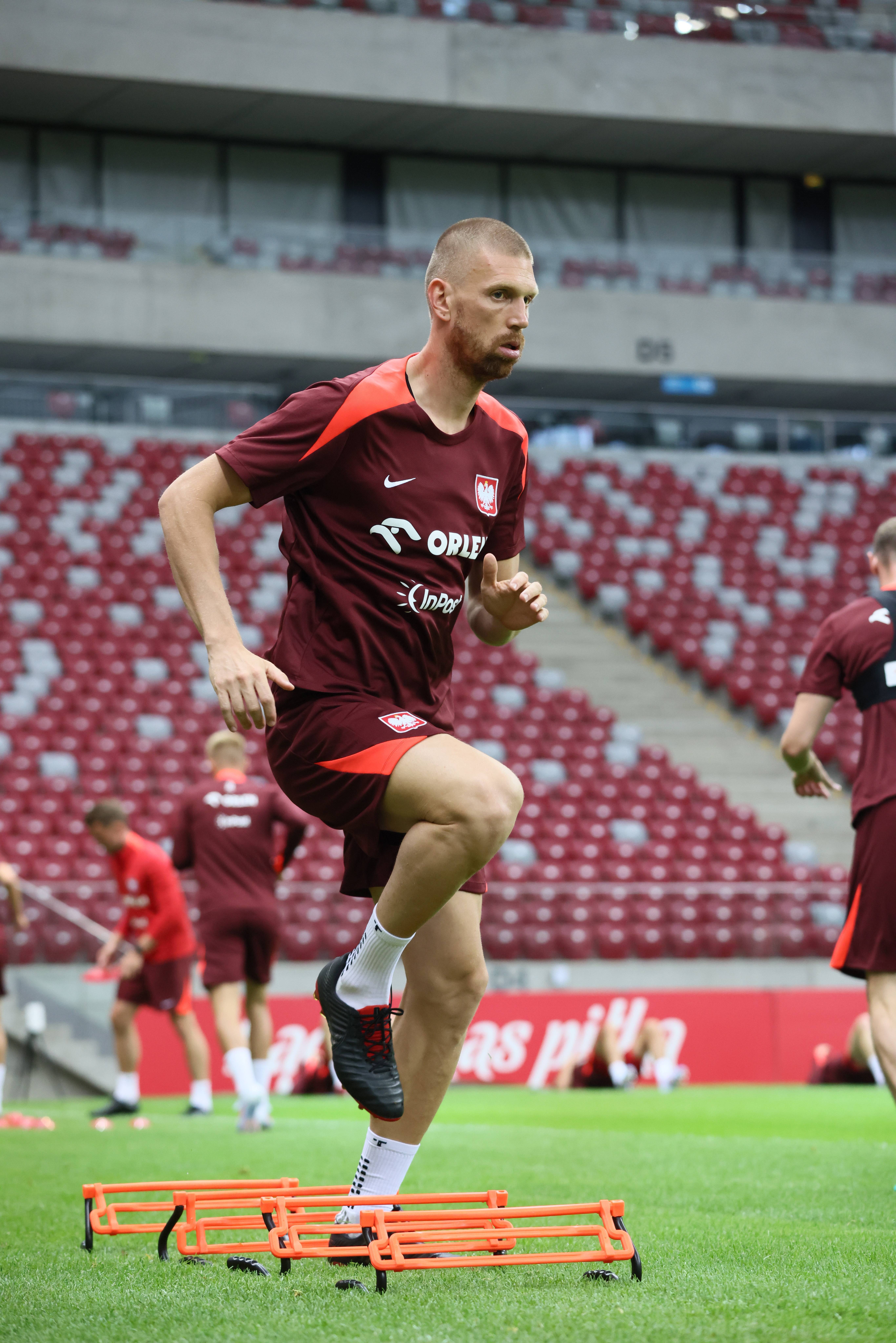 波兰队在激烈比赛中坚持到最后取胜 波兰队在激烈比赛中坚持到最后取胜