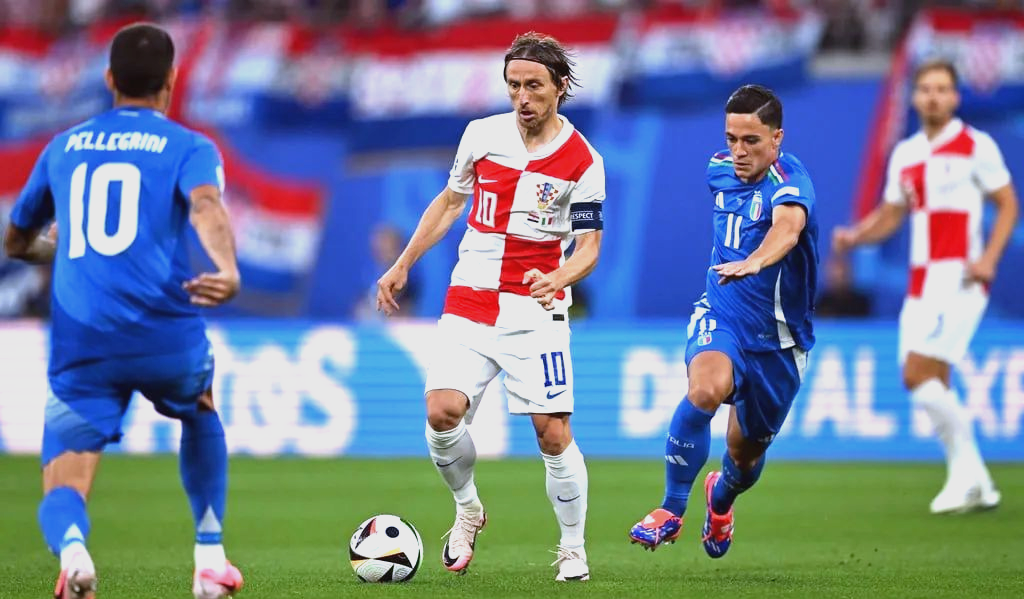克罗地亚中场表现出色，备受关心