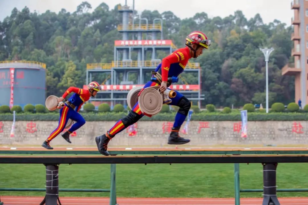 包含比赛精彩纷呈,冠军斩获胜利利剑的词条 包含比赛精彩纷呈,冠军斩获胜利利剑的词条