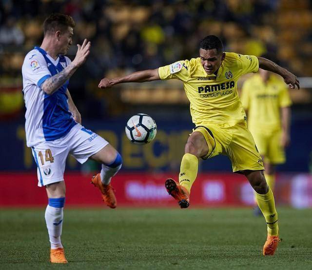 比利亚雷亚尔大胜巴列卡诺，登顶积分榜的简单介绍