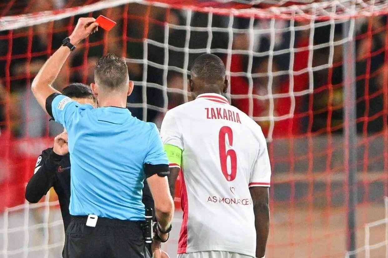 巴萨门将神勇扑救，助球队守住胜局的简单介绍