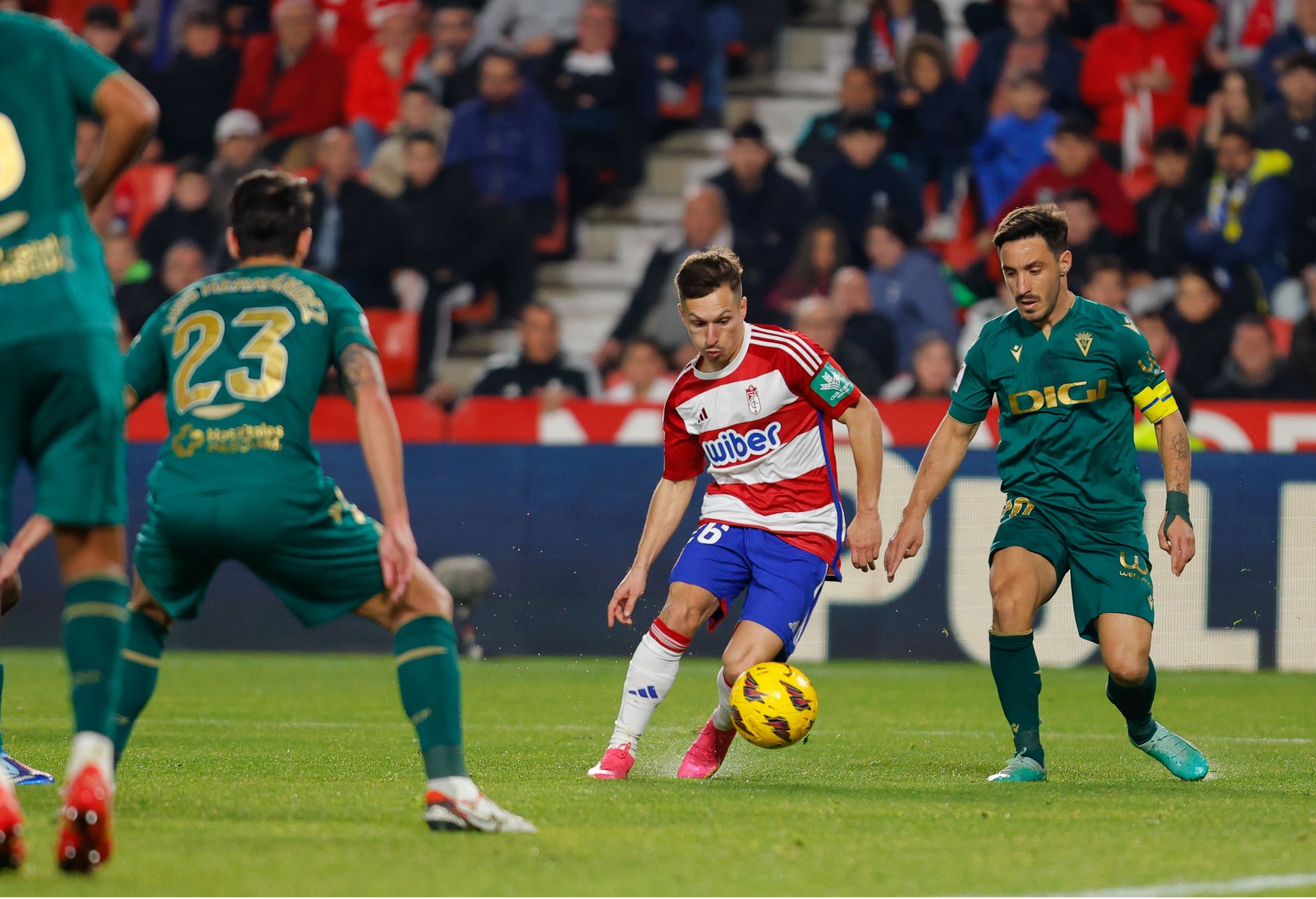 哈兰德遭遇拜仁爆冷，西甲局势紧张