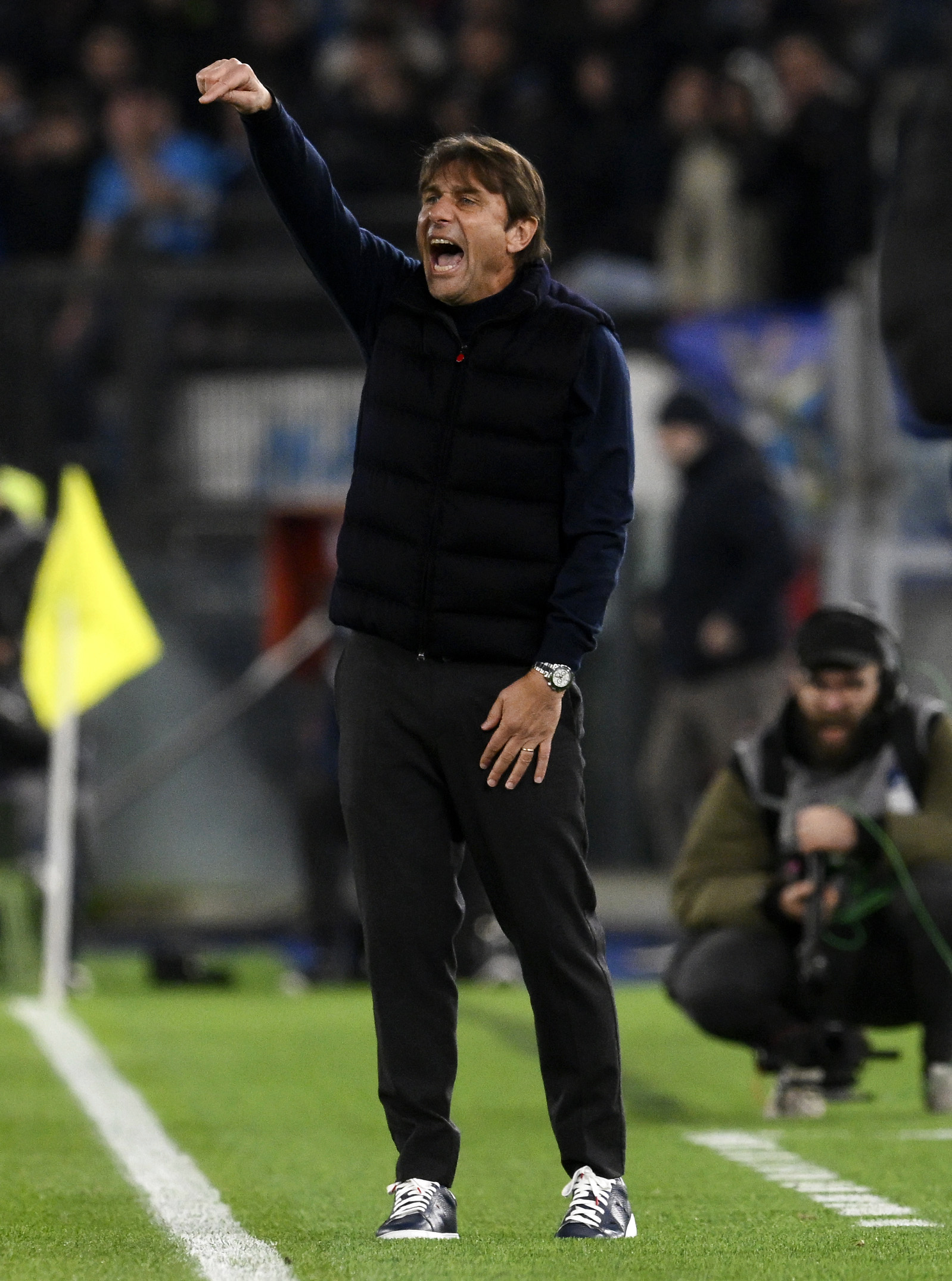 那不勒斯主场失利,球迷沮丧不已 那不勒斯主场失利,球迷沮丧不已