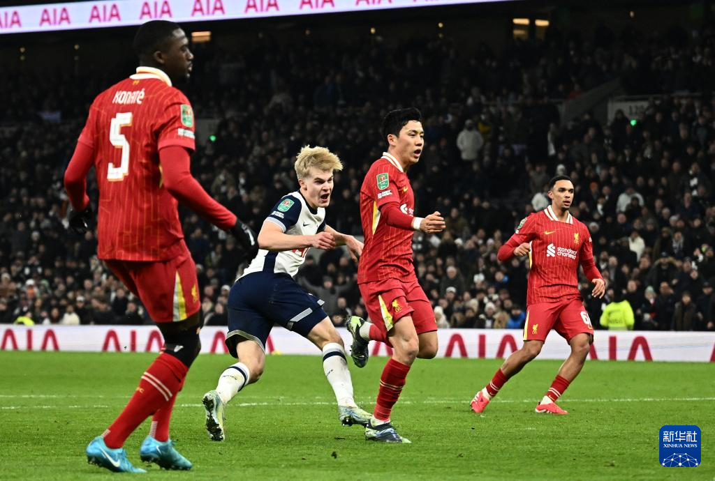 利物浦前锋状态神勇，助球队逆转比分