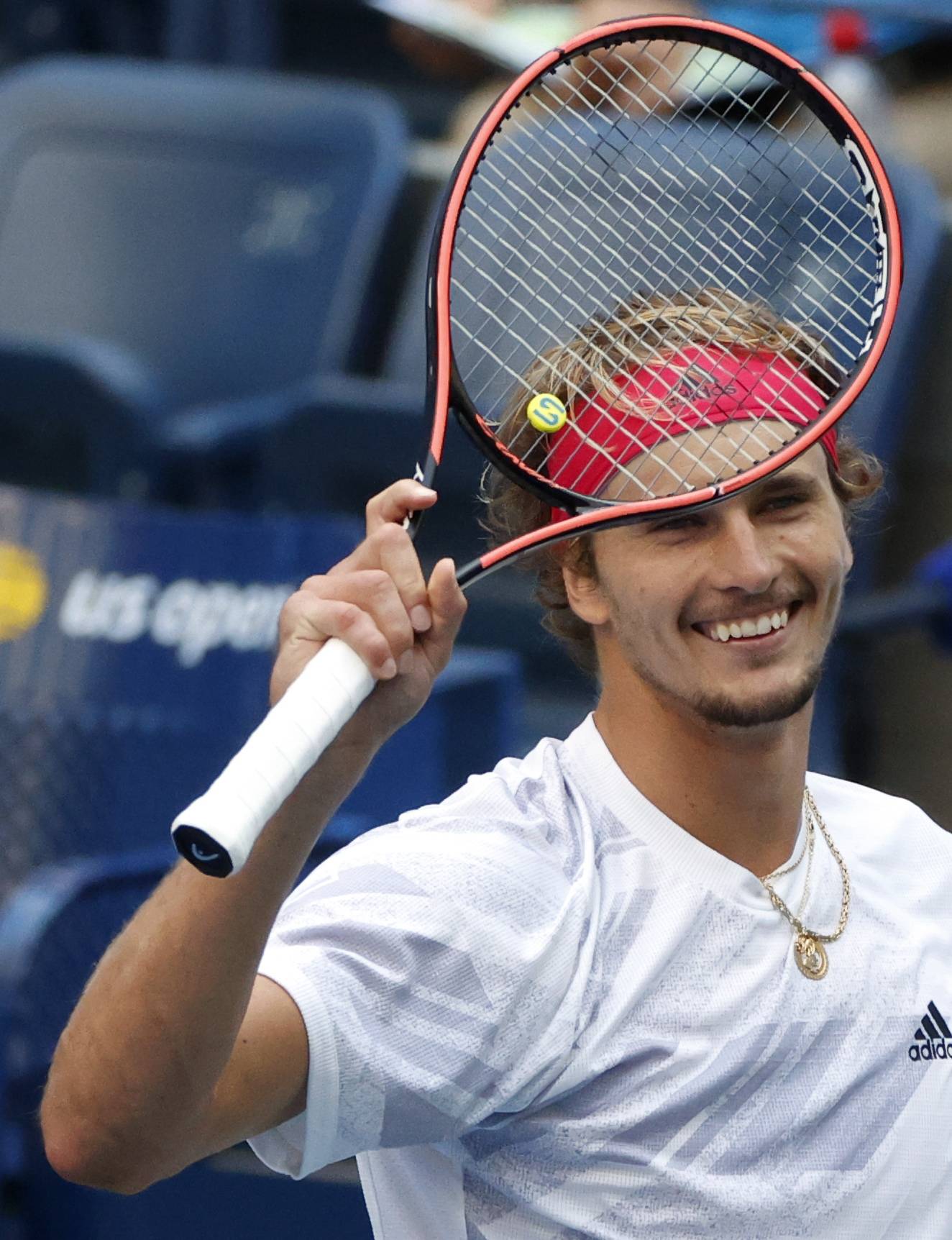 欧洲网球队逆转美国网球队，兹维列夫高光表现的简单介绍