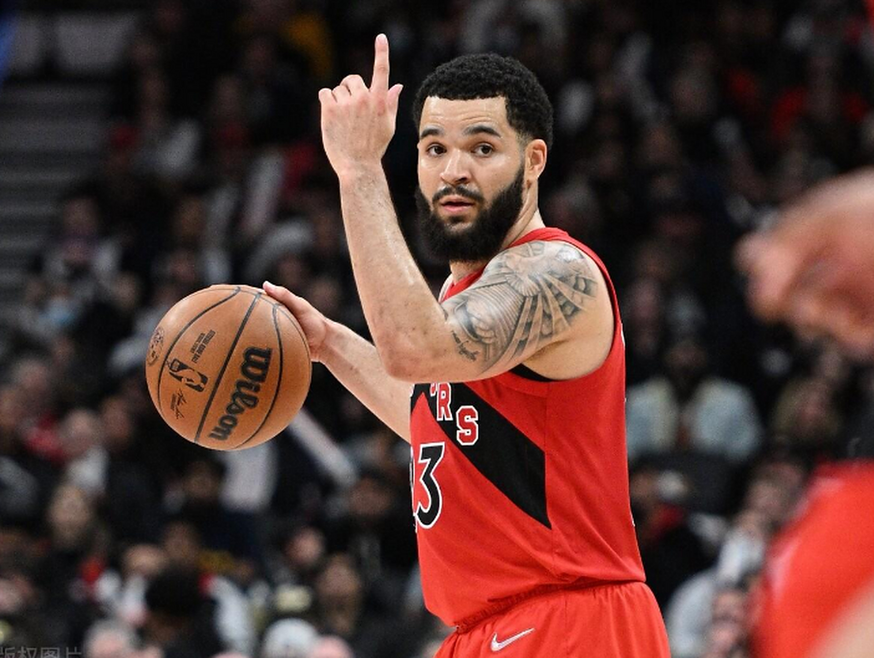 猛龙大胜步行者，范弗利特全面发威