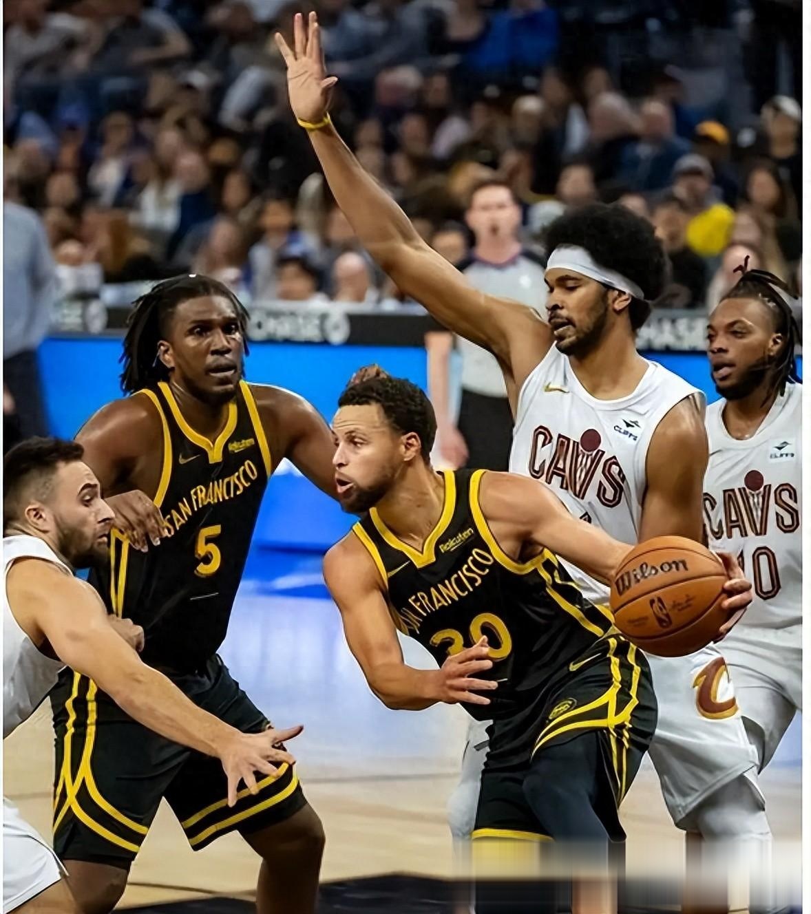 76人主场战胜老鹰,豪取四连胜 76人主场战胜老鹰,豪取四连胜