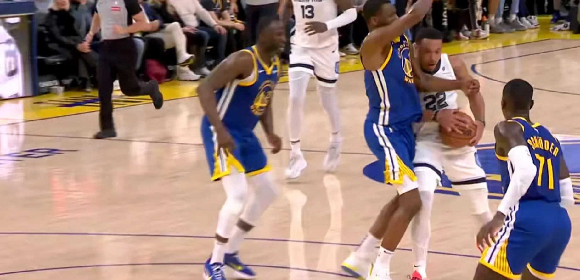 关于勇士客场战胜掘金,保持不败记录的信息 关于勇士客场战胜掘金,保持不败记录的信息