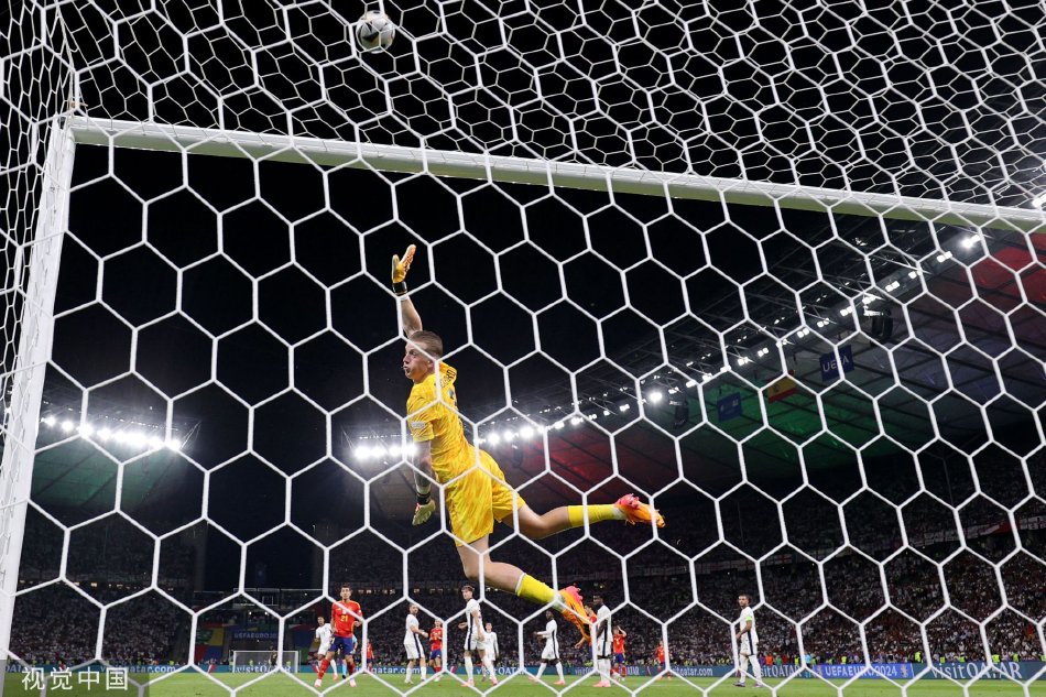 阿根廷完胜马德里竞技,奥亚尔萨瓦尔高光表现 阿根廷完胜马德里竞技,奥亚尔萨瓦尔高光表现