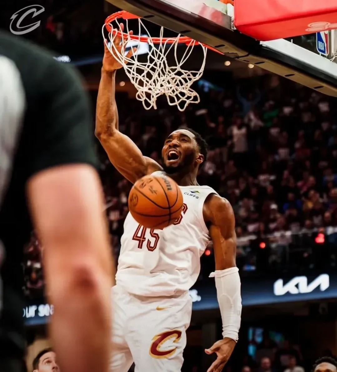 独行侠逆转骑士,米切尔状态火热 独行侠逆转骑士,米切尔状态火热