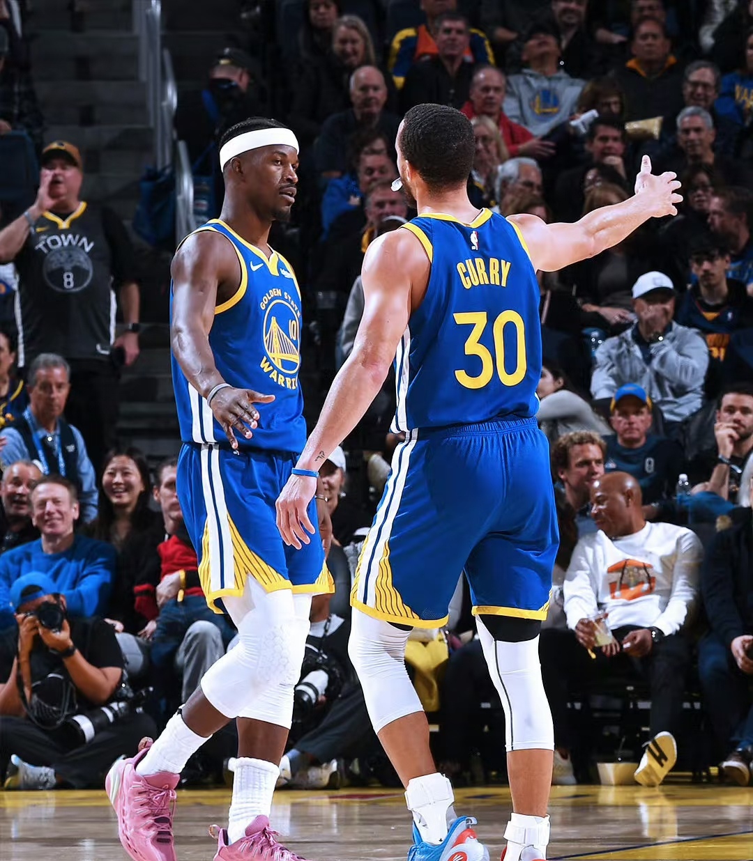 勇士主场擒下猛龙,豪取三连胜! 勇士主场擒下猛龙,豪取三连胜!