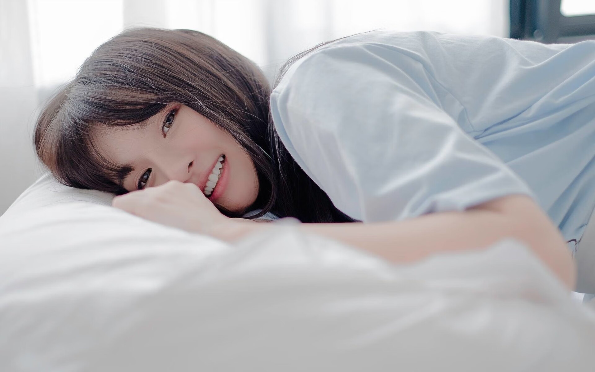 F1新赛季揭幕战点燃沙特赛道，皇家社会足球俱乐部拿下体育合作新胜利