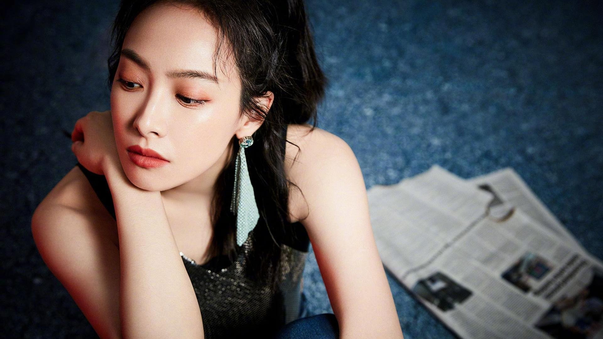 弯道与绿茵，当F1的物理诗篇遇见足球的量子美学