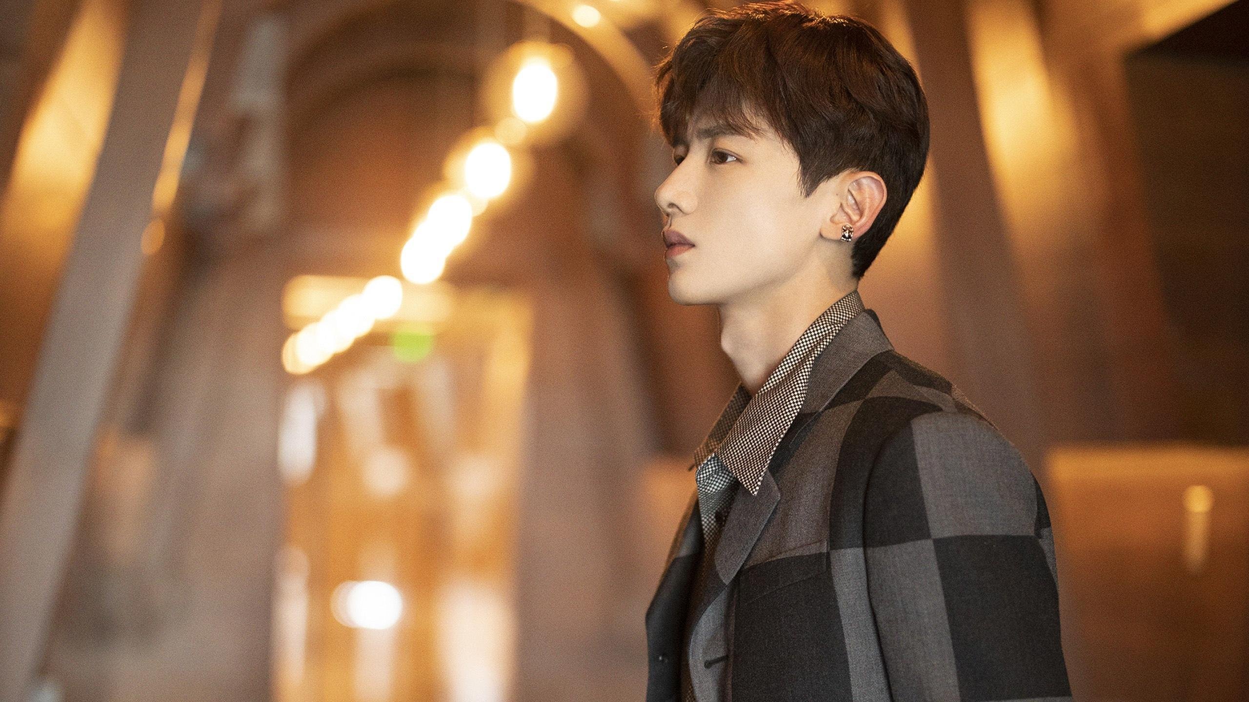 篮球双线传奇，爵士力克猛龙，武切维奇欧冠半决赛主宰赛场