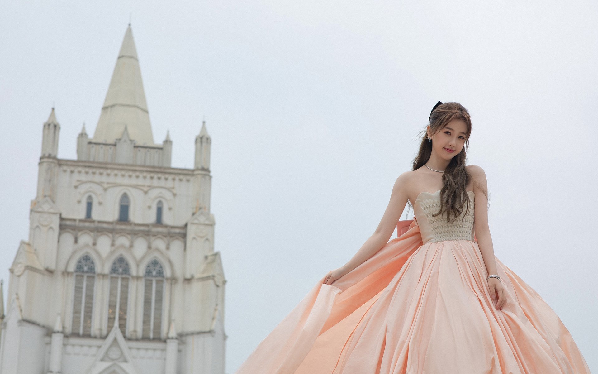 东决关键战焦点战,巴黎圣日耳曼斩落皇家马德里,欧冠舞台再现经典对决